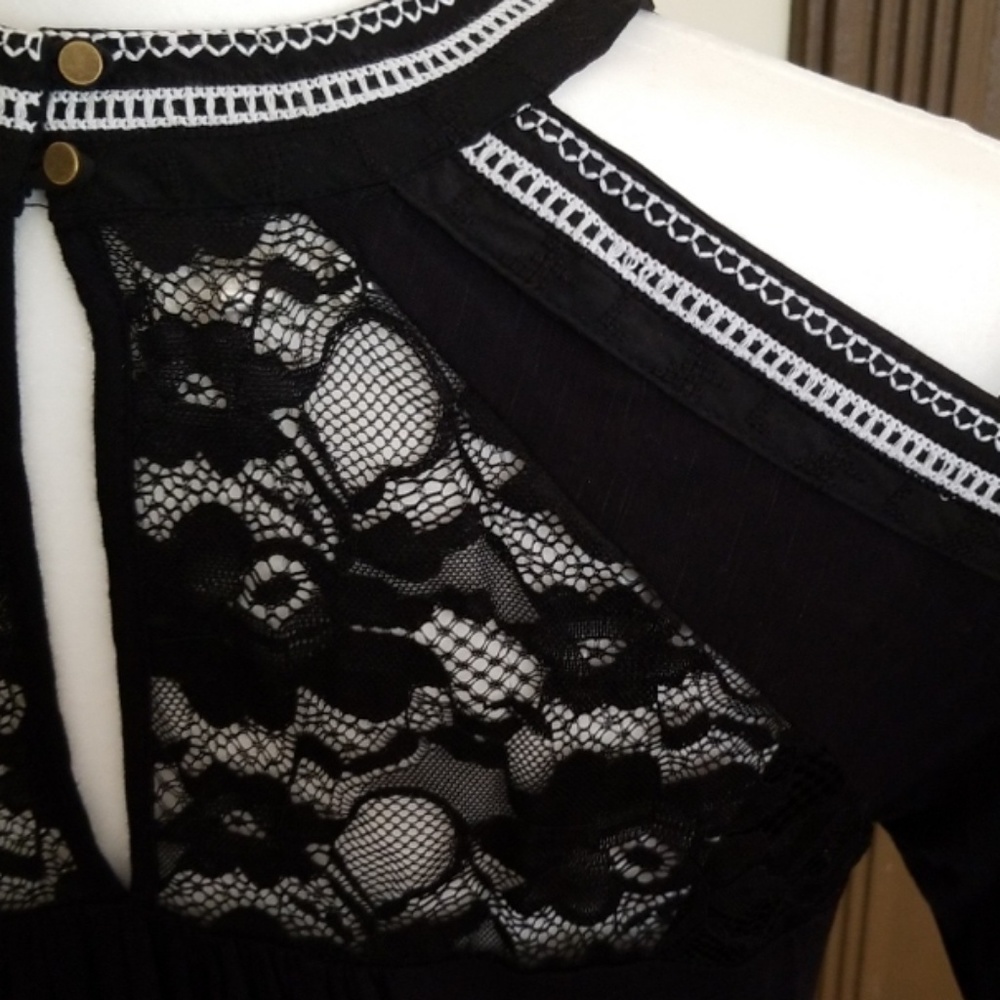 ** SOLD** Cold Shoulder Blouse - Picture 3 of 5